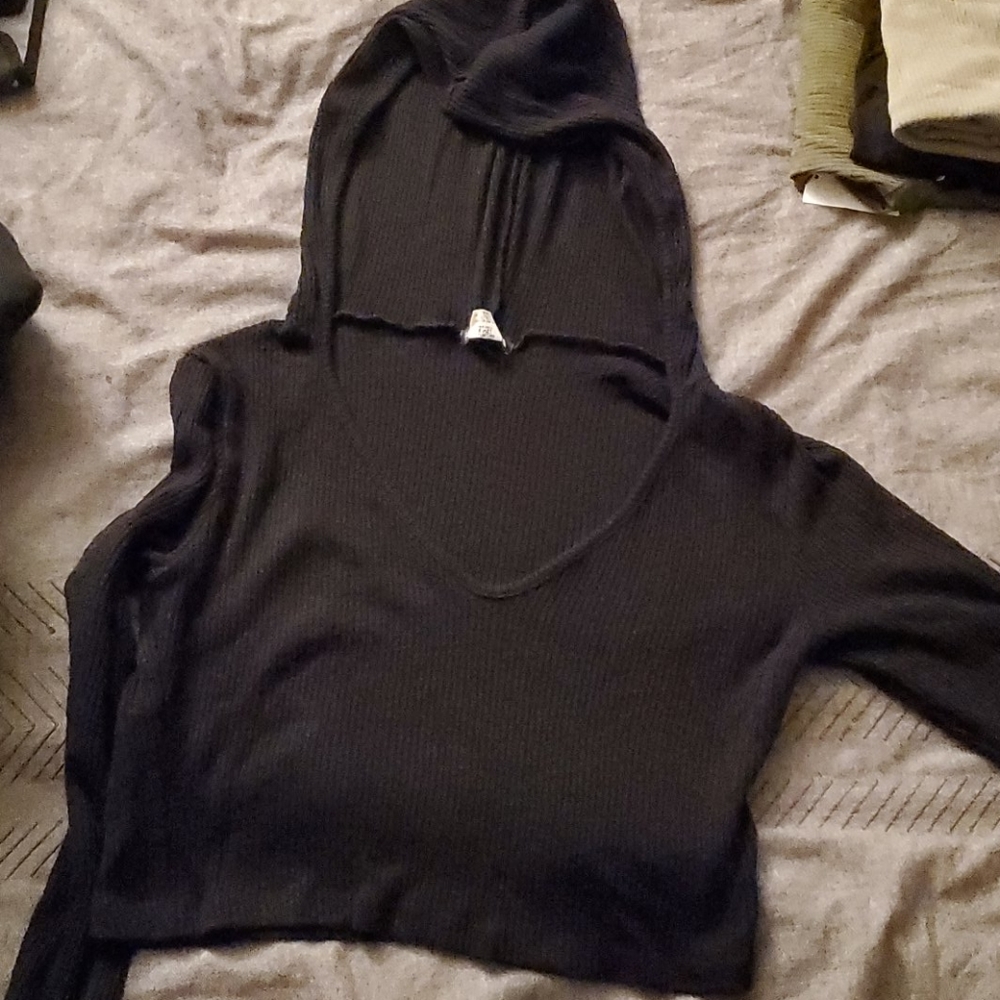 Cropped V neck